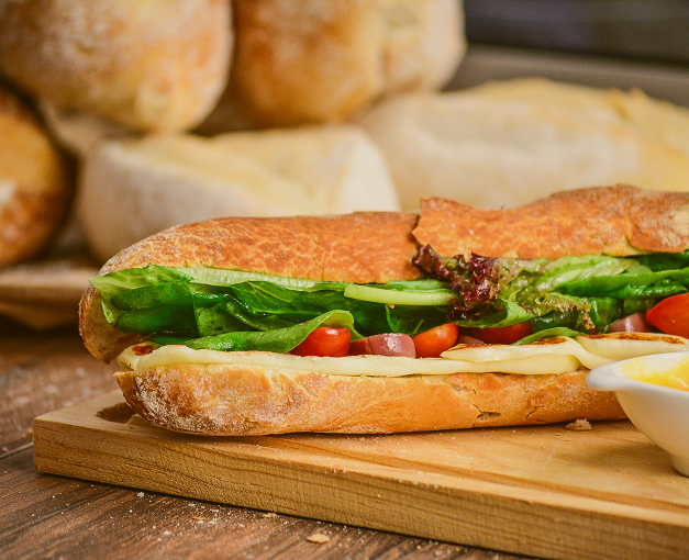 Sanduíche de Queijo e Tomate